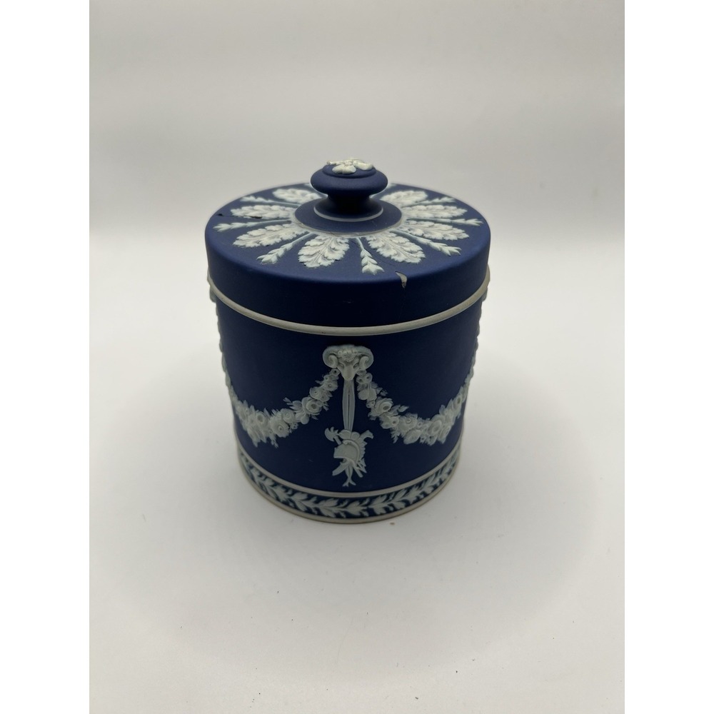 ANTIQUE WEDGWOOD DARK BLUE JASPER LOVE TROPHIES RAMS HEADS TOBACCO JAR